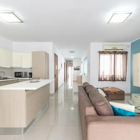 Amazing And Spacious W Side Sea View 아파트 *