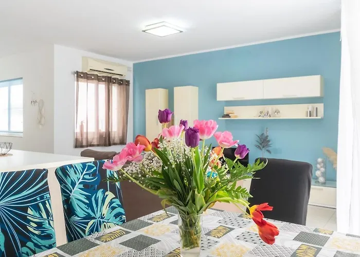 Amazing And Spacious W Side Sea View