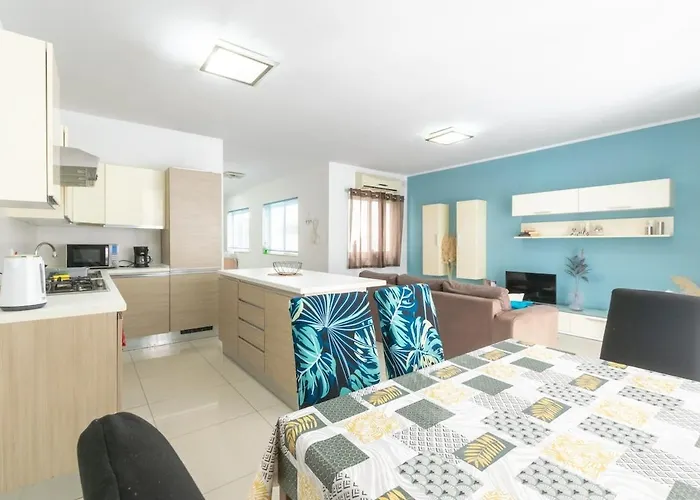 Amazing And Spacious W Side Sea View