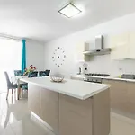 Amazing And Spacious W Side Sea View *