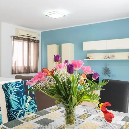 Amazing And Spacious W Side Sea View