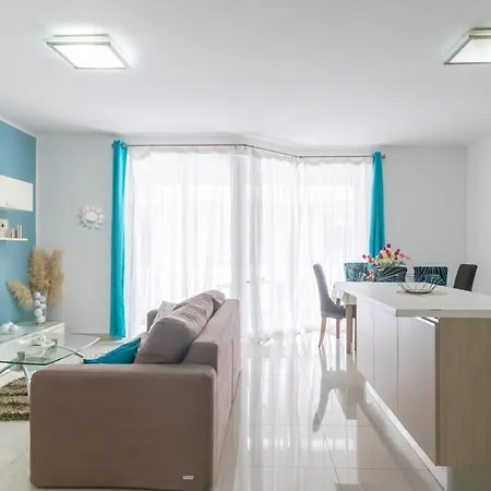 Amazing And Spacious W Side Sea View