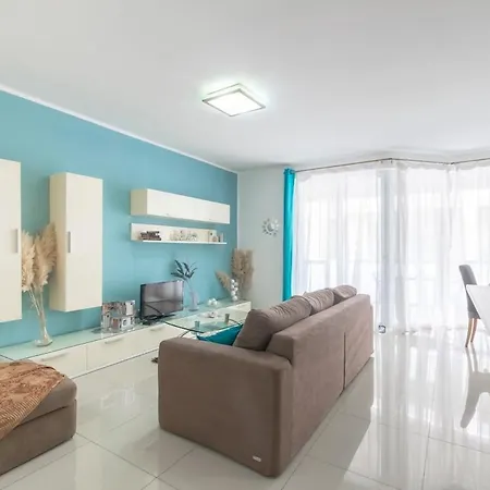 Apartment Amazing And Spacious W Side Sea View